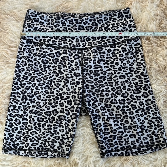 Medium leopard print biker shorts - Picture 2 of 4
